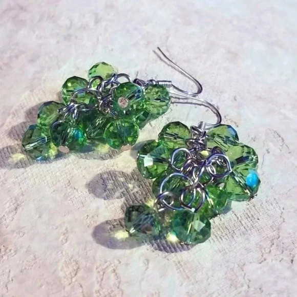 Handcrafted Green Faceted Austrian Crystal Beads Grape Cluster Dangle Earnings - Picture 1 of 5